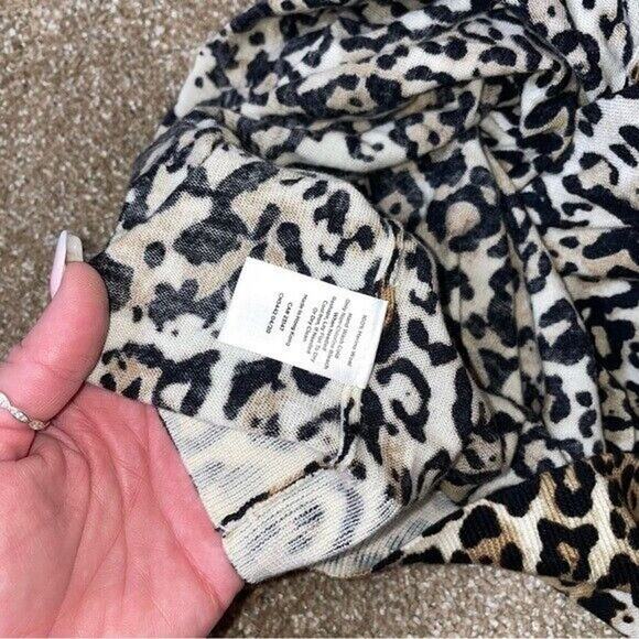 Talbots Extra-fine yarns Soft Merino V-Neck Sweater - Leopard Print SZ M - Picture 3 of 9